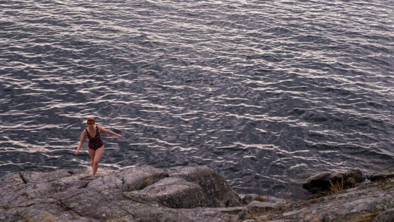 Guide till bästa doppet sandstrand, klippor eller egen badvik. Här finns allt för dig som är badsugen