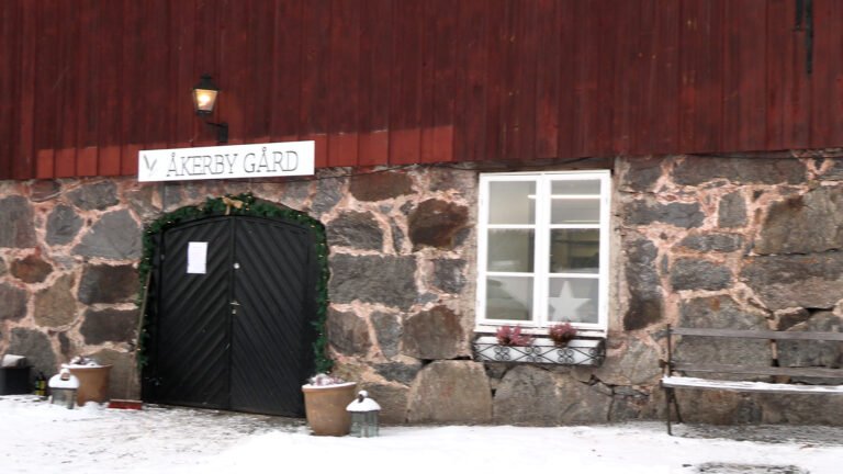 Åkerby Gårds Julmarknad: En Fest av Kreativitet och Lokalt Hantverk