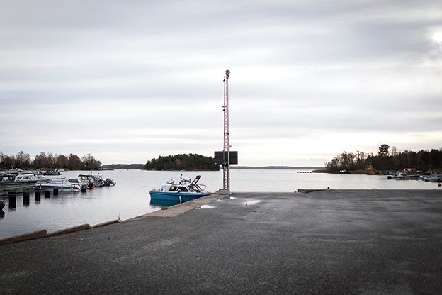 Multisjuk lämnades ensam vid brygga