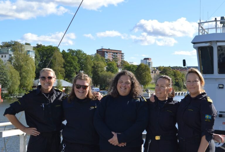 Första helt kvinnliga besättningen på KBV 050