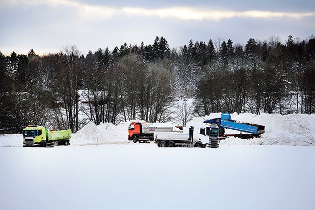 Ok tippa förorenad snö vid å